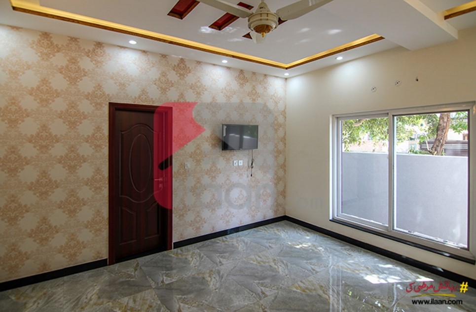 10 marla house available for sale in Shaheen Block, Sector B, Bahria Town, Lahore