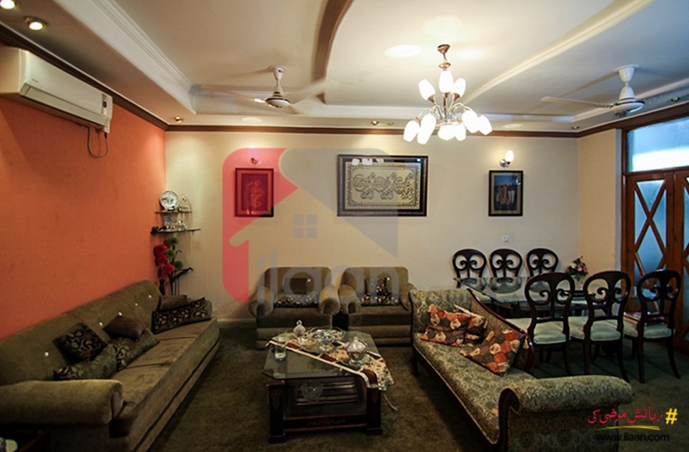 10 marla house available for sale in Block R, Marghzar Officers Colony, Lahore