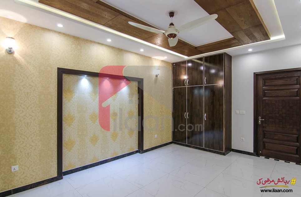 10 marla house available for sale in Umer Block, Sector B, Bahria Town, Lahore
