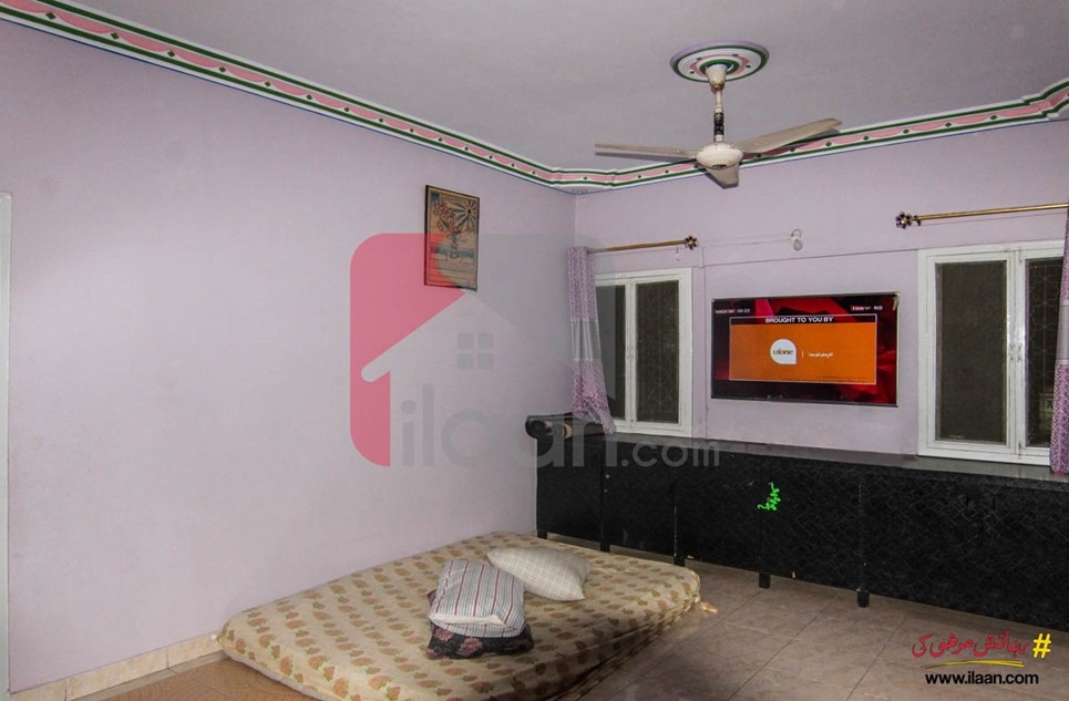 1200 ( sq.ft ) apartment available for sale ( first floor ) in Asma Centre, Block 6, Gulshan-e-iqbal, Karachi