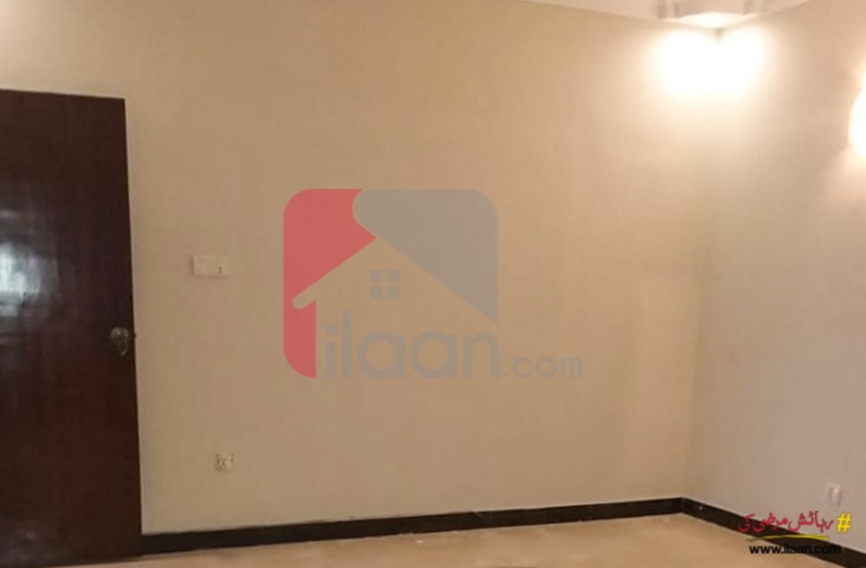 450 ( sq.ft ) apartment available for sale ( fourth floor ) in Phase 5, DHA, Karachi