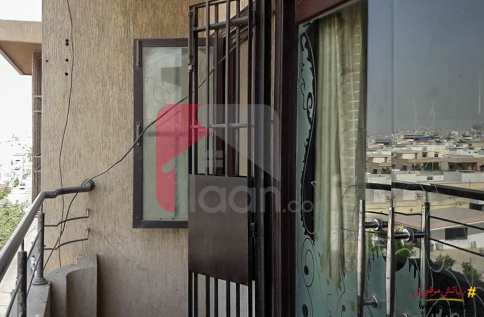 2000 ( sq.ft ) apartment available for sale ( fourth floor ) in Phase 7, DHA, Karachi