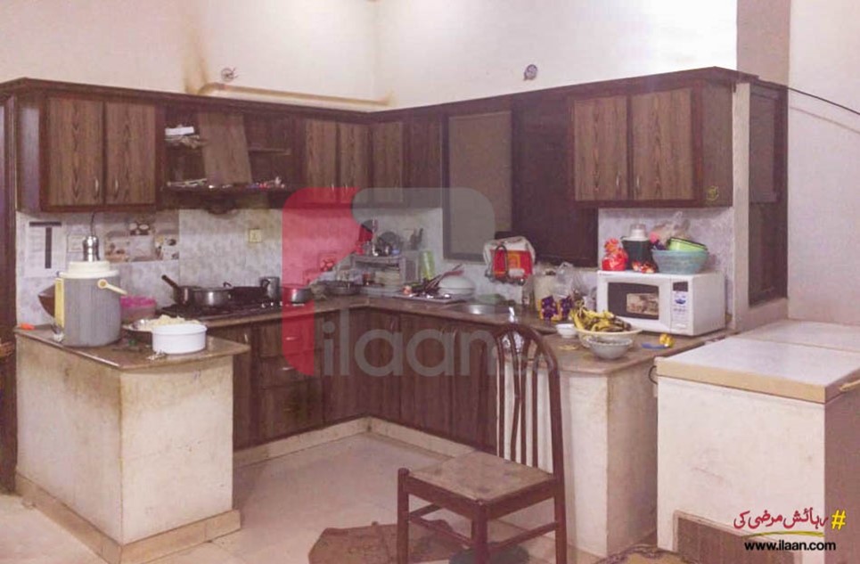 200 ( square yard ) house available for sale ( first floor ) in Gulistan-e-Johar, Karachi