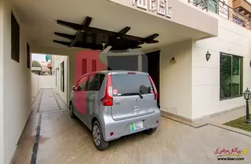 10 marla house for sale in Block D, Phase 5, DHA, Lahore