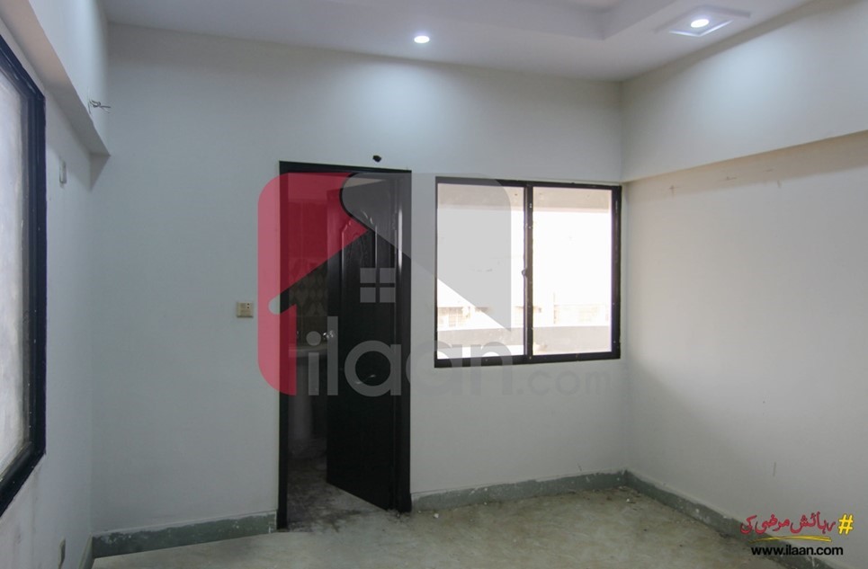 1400 ( sq.ft ) apartment for sale ( fourth floor ) in Block 13/D2, Gulshan-e-iqbal, Karachi ( furnished )